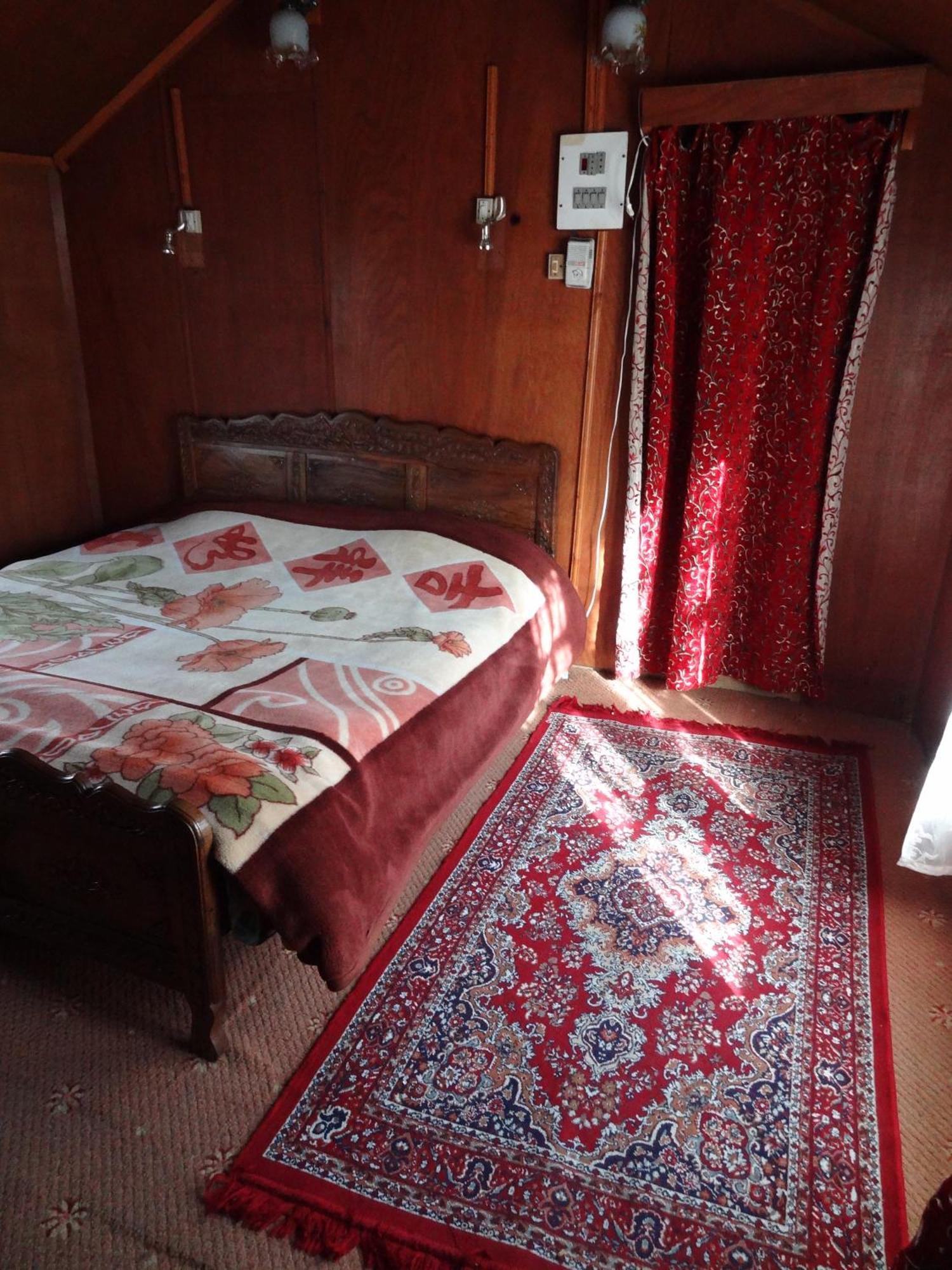 Houseboat Moon Of Kashmir Hotel Srinagar  Room photo